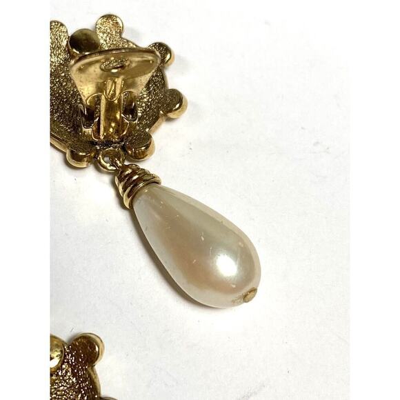 Cameo Clip Ons Dangles Earrings Drops Faux Pearl Drops Gold Tone Vintage Estate - Picture 8 of 13
